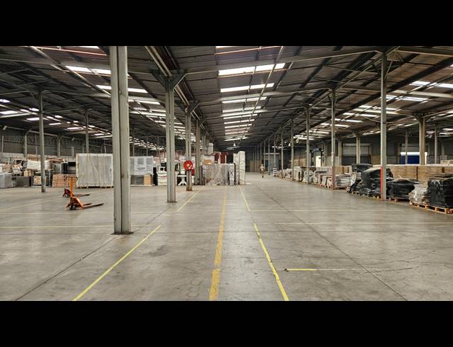6,974M² WAREHOUSE TO LET IN HUGHES